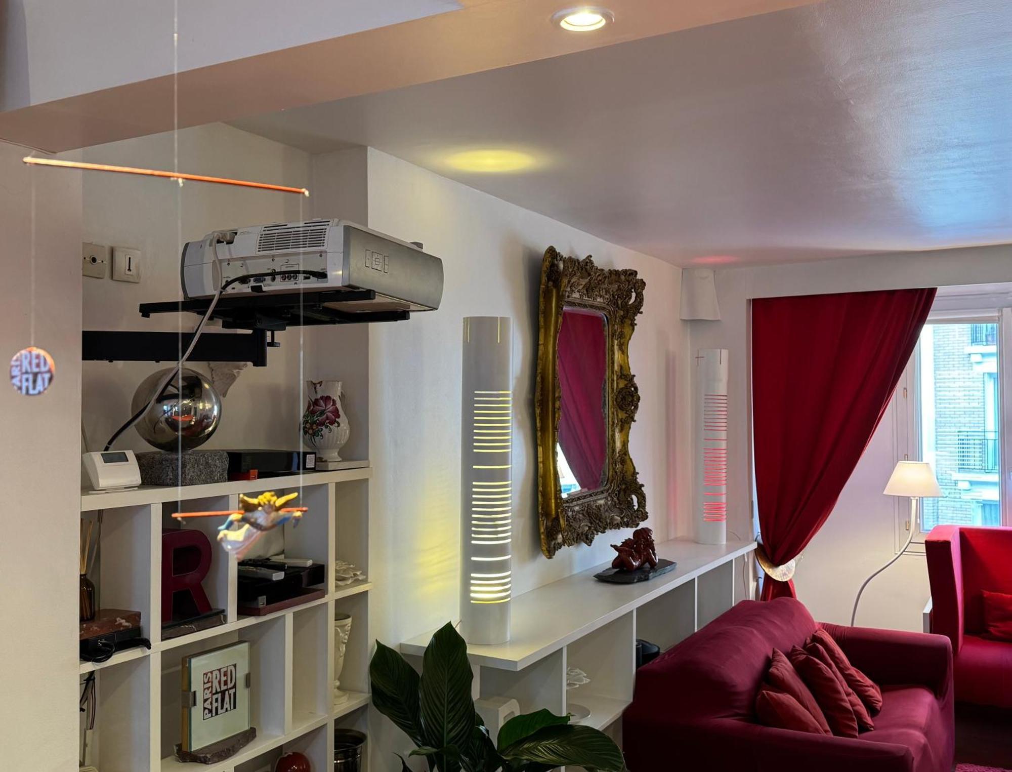 Red Flat Paris Apartment Exterior photo