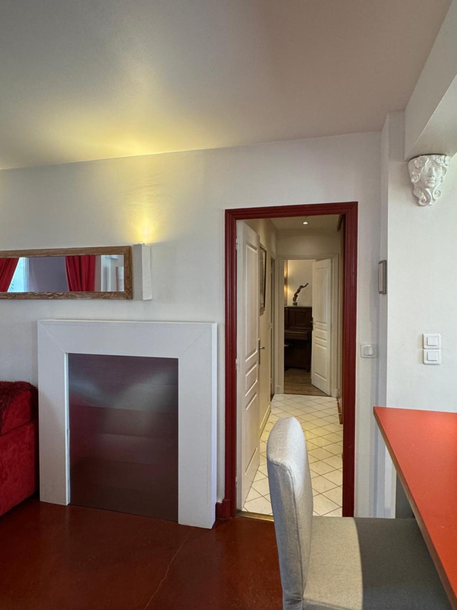 Red Flat Paris Apartment Exterior photo