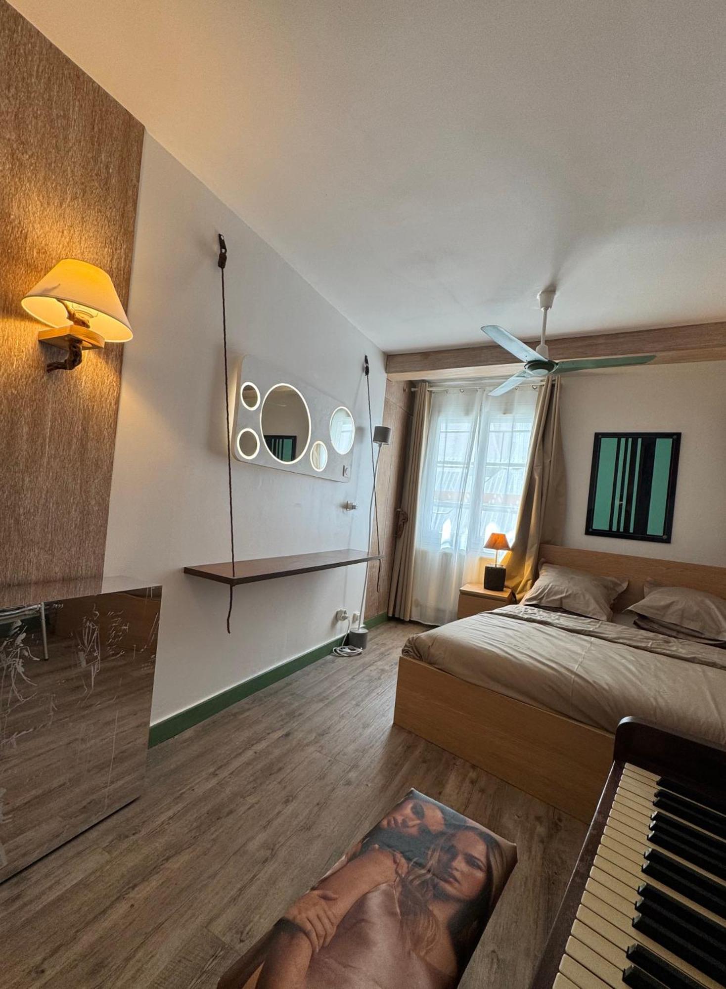 Red Flat Paris Apartment Exterior photo