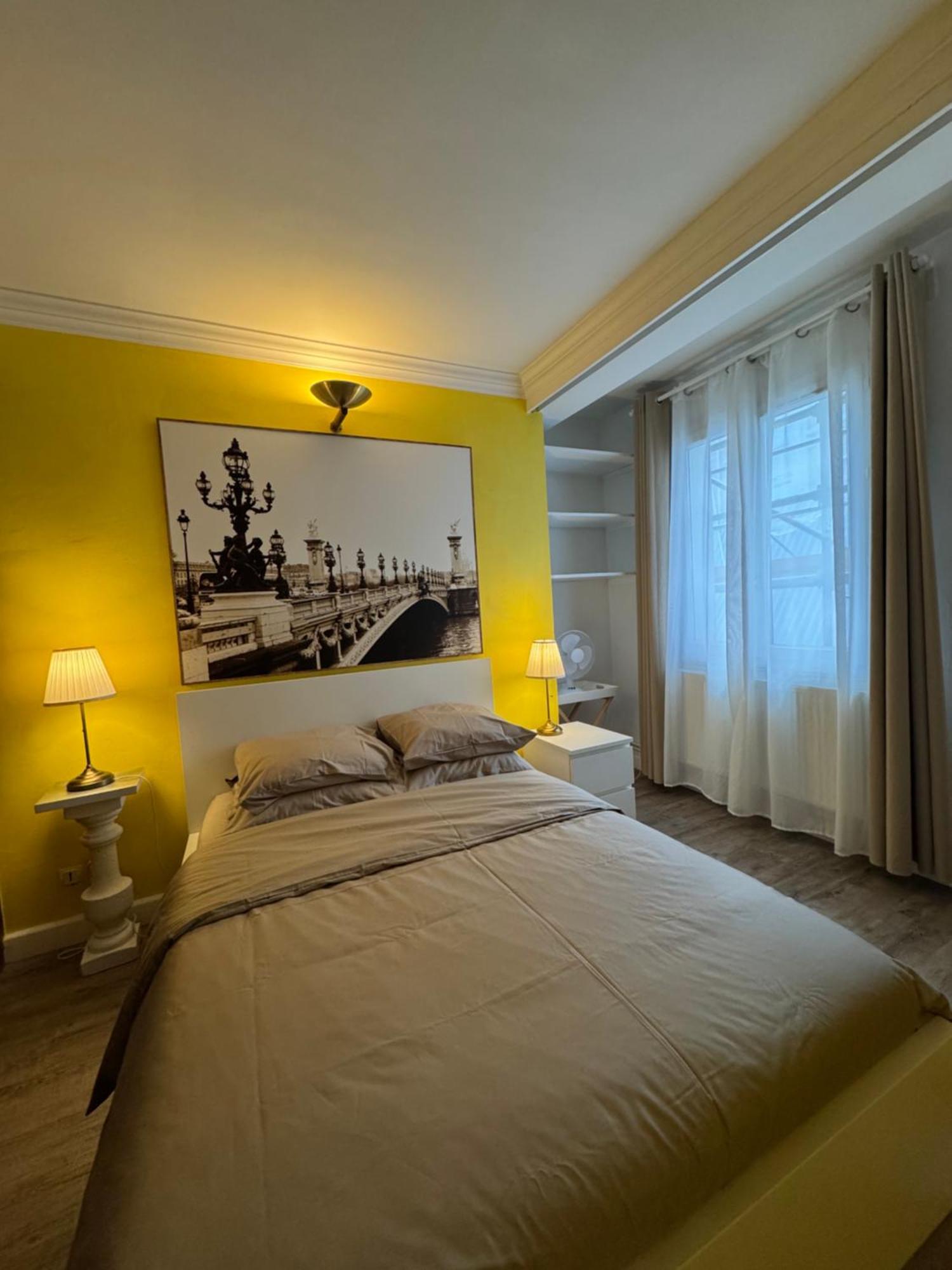Red Flat Paris Apartment Exterior photo