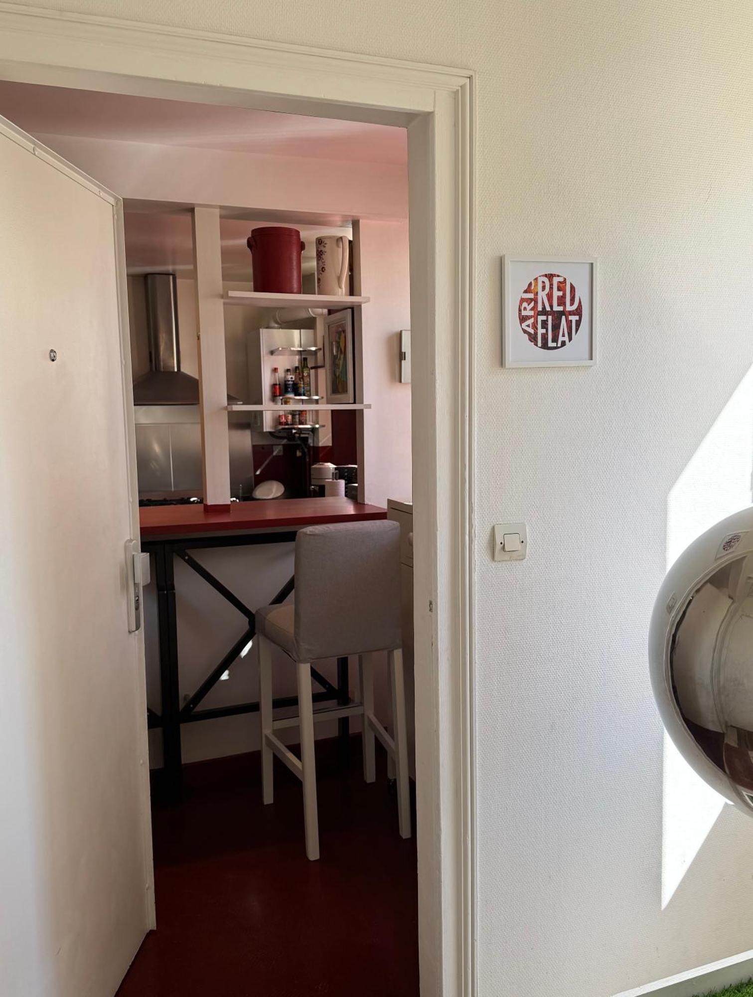 Red Flat Paris Apartment Exterior photo